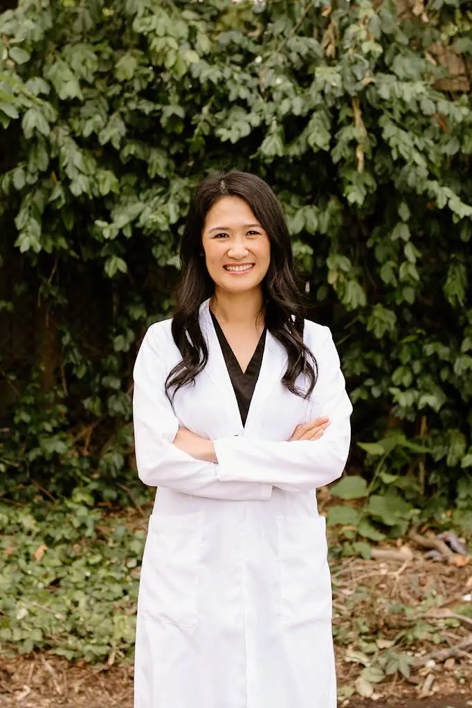 Paradise Dental - Huong Vu, D.D.S. - Professional dental clinic exterior with modern facilities