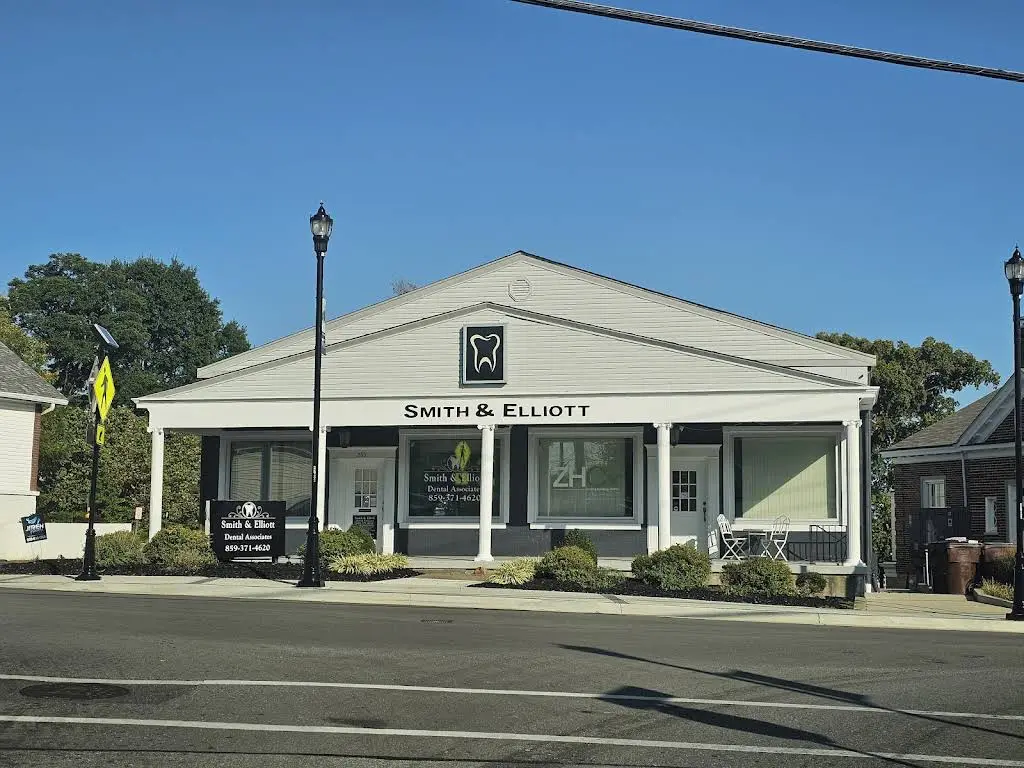 Smith and Elliott Dentistry - Professional dental clinic exterior with modern facilities