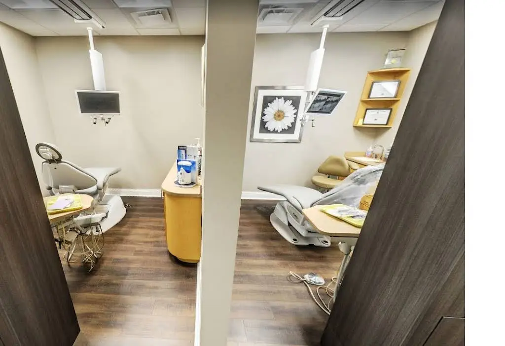 Ohio Cosmetic Dentists - Professional dental clinic exterior with modern facilities