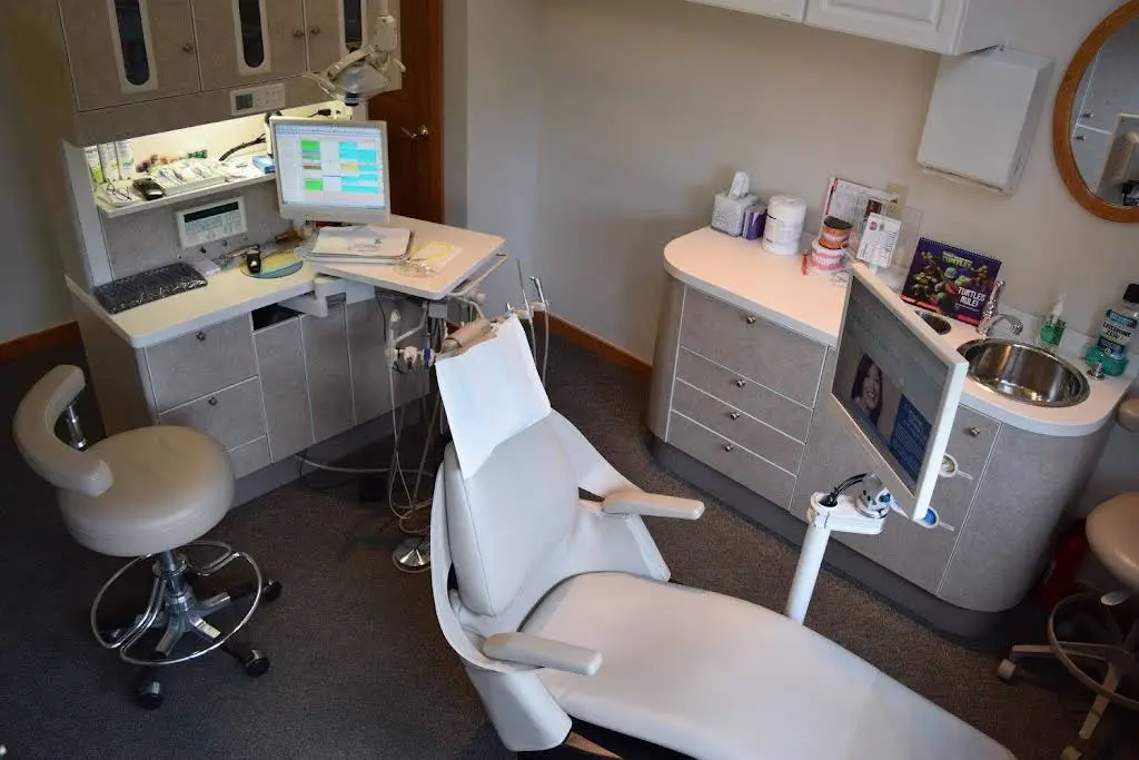 Bethel Grove Dental Group: Natalie K. Fisher, D.D.S. - Professional dental clinic exterior with modern facilities
