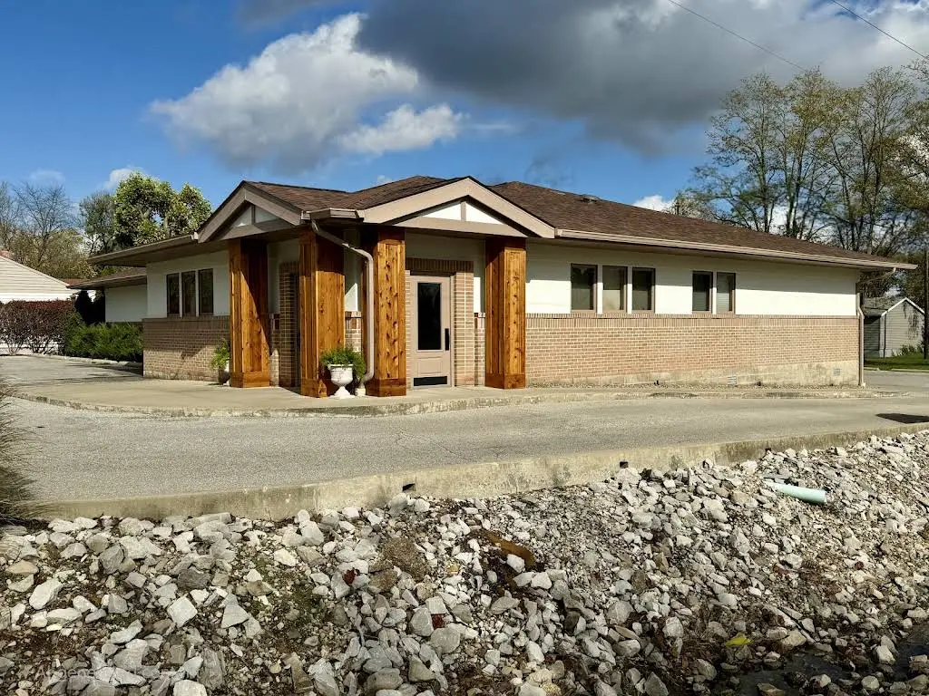 Liles Orthodontics - Professional dental clinic exterior with modern facilities