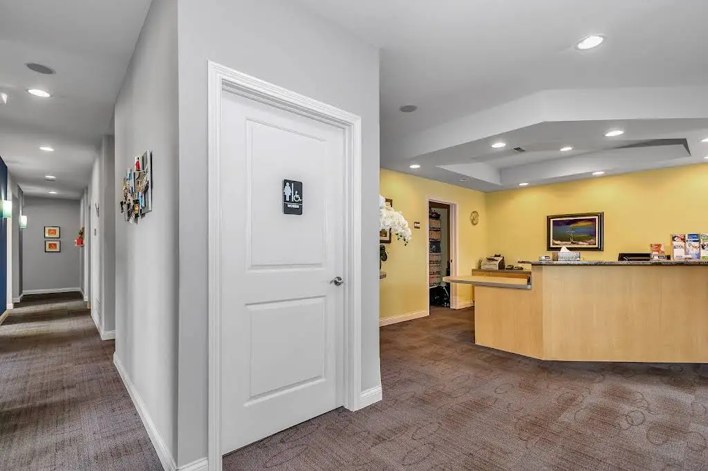 Dental Mason: Hamid Madani, DMD / Mason Dental - Professional dental clinic exterior with modern facilities