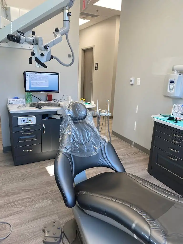 Zollett Endodontics - Professional dental clinic exterior with modern facilities