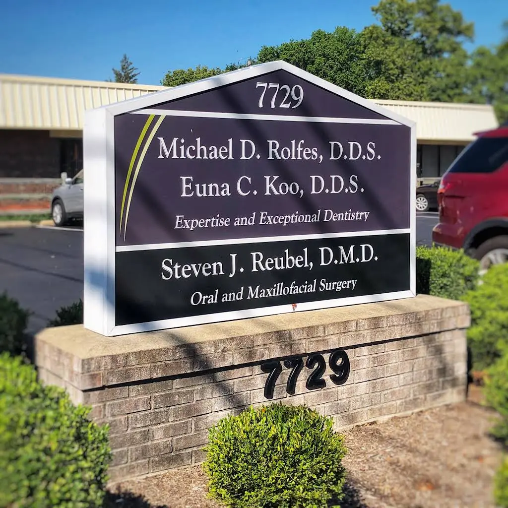 ROLFES DENTAL - Professional dental clinic exterior with modern facilities
