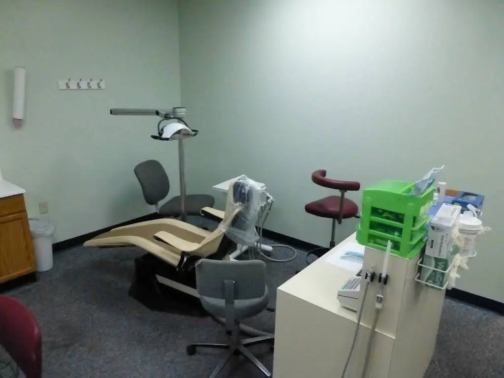 Donald F Bowen DDS & Associates Inc - Professional dental clinic exterior with modern facilities