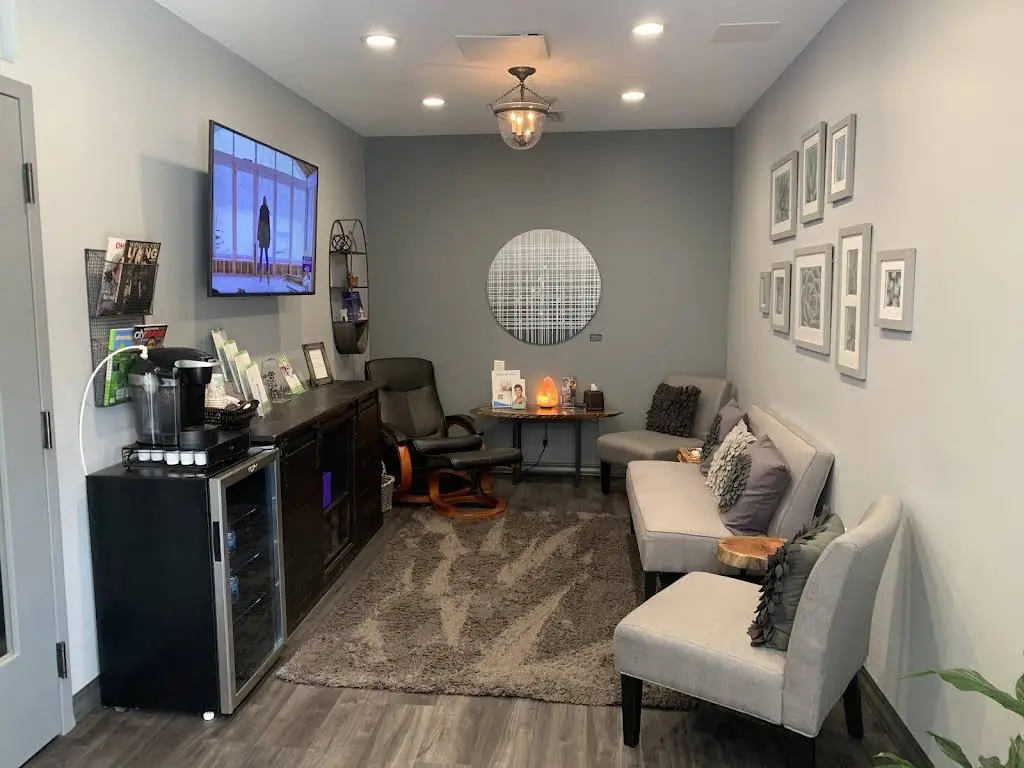 DDS Family Dentistry: Daniel Drew Seikel DDS - Professional dental clinic exterior with modern facilities