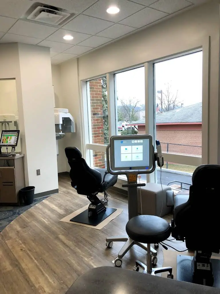 Cassinelli, Shanker & Associates Orthodontics - Professional dental clinic exterior with modern facilities