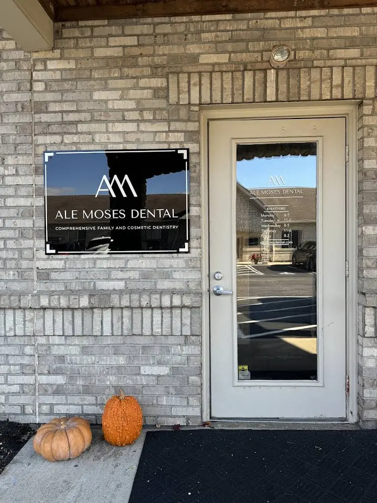Ale Moses Dental - Professional dental clinic exterior with modern facilities