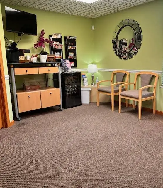 Distinctive Smiles - Ejaz A. Lakhani DDS - Professional dental clinic exterior with modern facilities