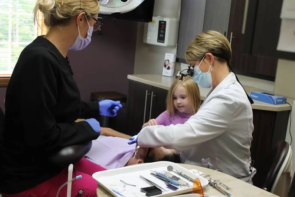 Paul Schwartz D.D.S. - Professional dental clinic exterior with modern facilities