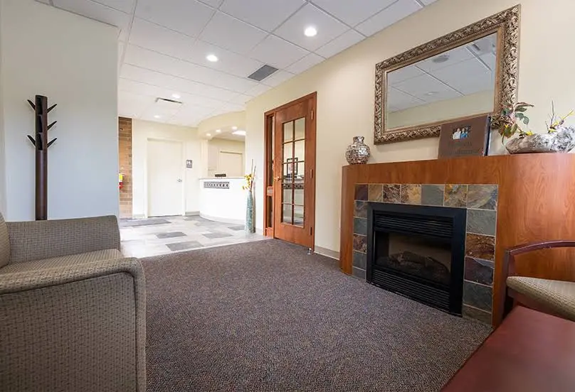 Parkway Endodontics of Middleburg Heights - Professional dental clinic exterior with modern facilities