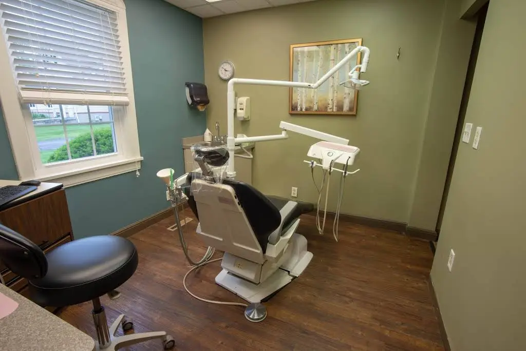 Hudec Dental - Professional dental clinic exterior with modern facilities