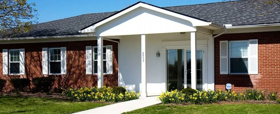 Groveport Smiles-Dr. Sacheen Garrison - Professional dental clinic exterior with modern facilities