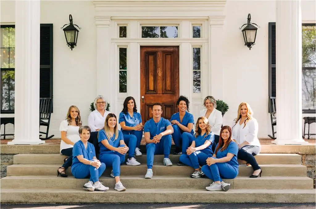 Primo Smiles - Christopher Kerns DMD - Professional dental clinic exterior with modern facilities