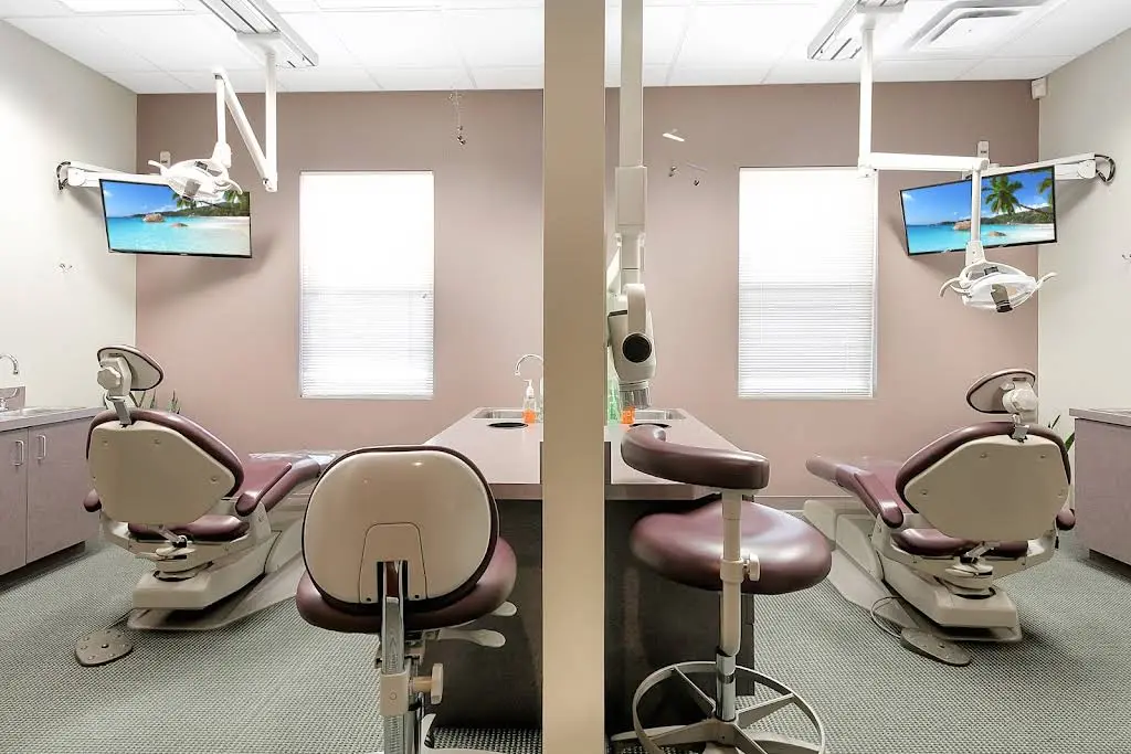 Ben Kaseff, DMD / Kaseff Gentle Dentistry - Professional dental clinic exterior with modern facilities