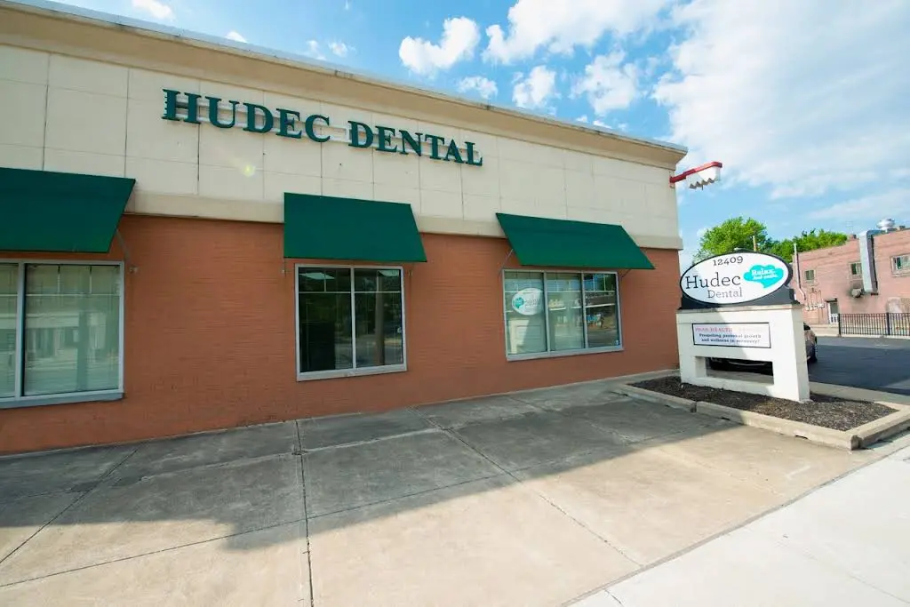 Hudec Dental - Professional dental clinic exterior with modern facilities