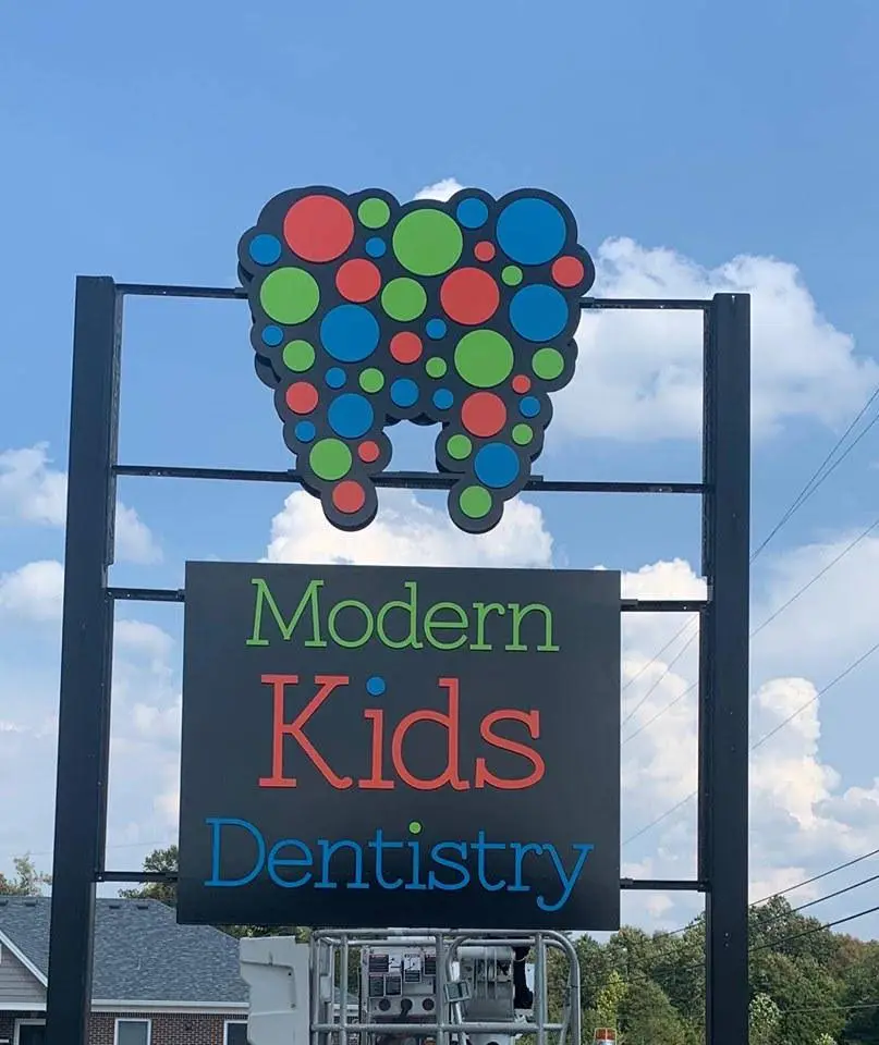 Modern Kids Dentistry - Professional dental clinic exterior with modern facilities
