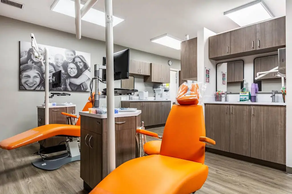 BracesBracesBraces - Professional dental clinic exterior with modern facilities