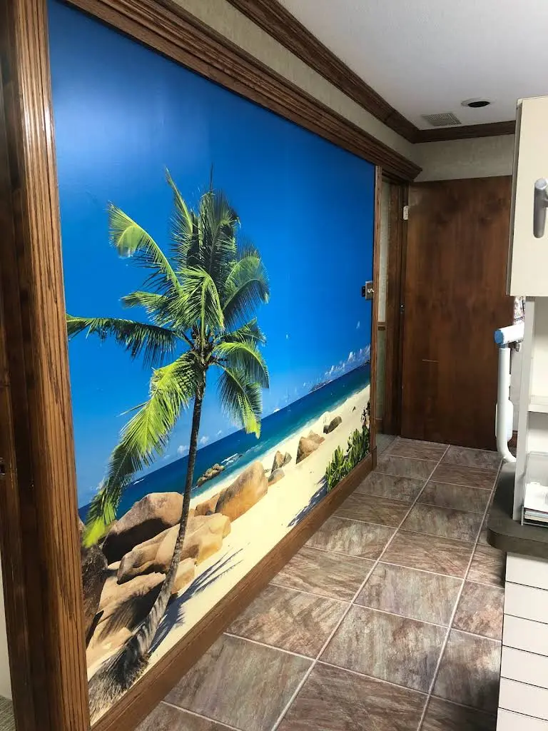 Brent L. Ellis D.D.S. - Professional dental clinic exterior with modern facilities