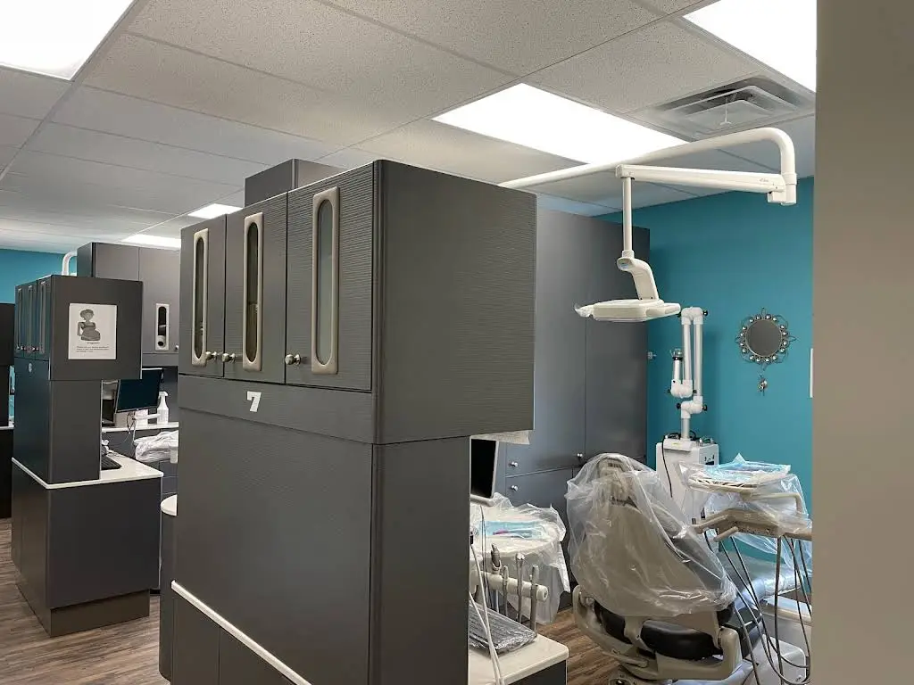 Richard L. Miller Oral Health Clinic - Professional dental clinic exterior with modern facilities