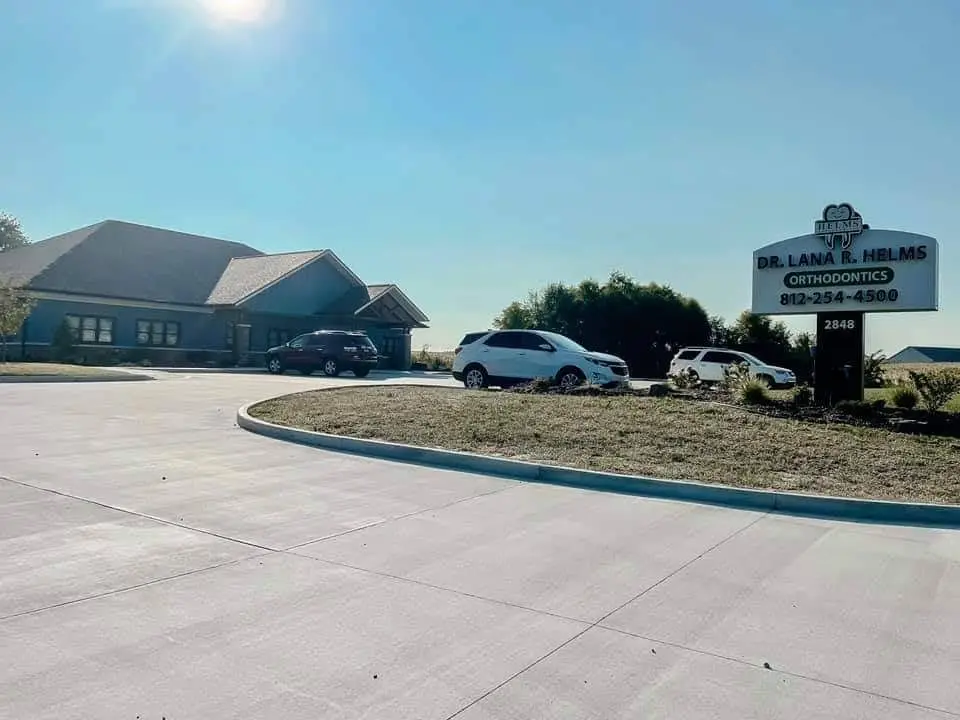 Lana R. Helms, DDS, MSD, PC - Professional dental clinic exterior with modern facilities