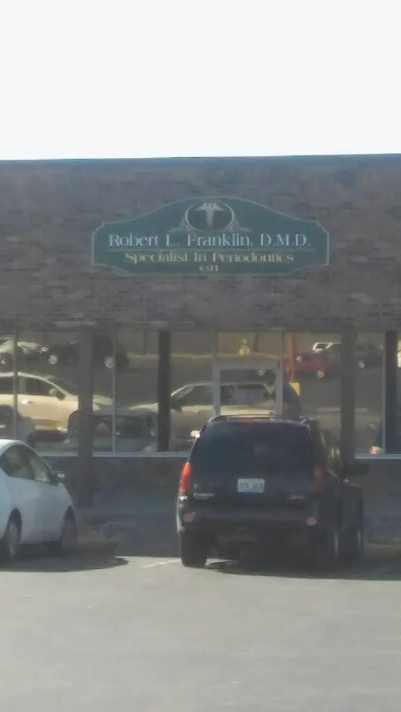 Elizabethtown Periodontics - Professional dental clinic exterior with modern facilities