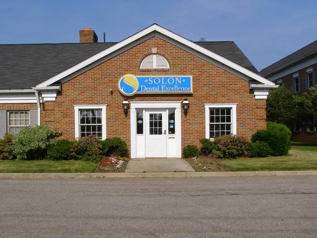 Solon Dental Excellence - Professional dental clinic exterior with modern facilities