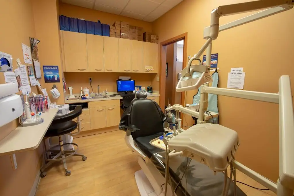Hudec Dental - Professional dental clinic exterior with modern facilities