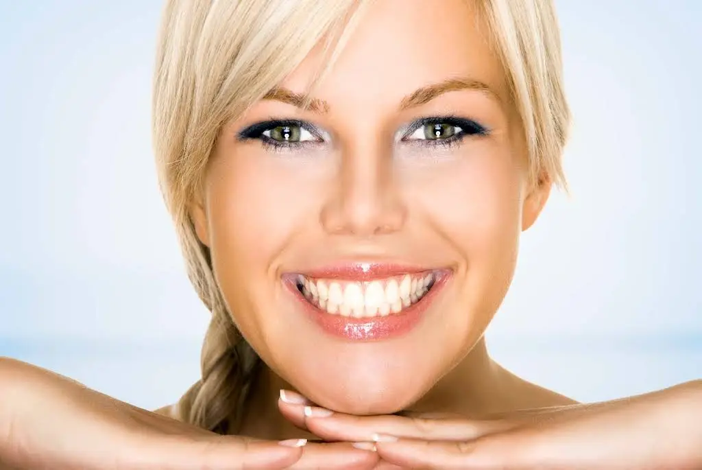 Broadway Family & Cosmetic Dentistry - Professional dental clinic exterior with modern facilities