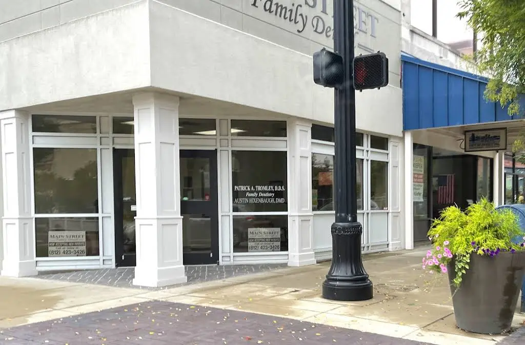 Evansville Main Street Family Dental - Professional dental clinic exterior with modern facilities