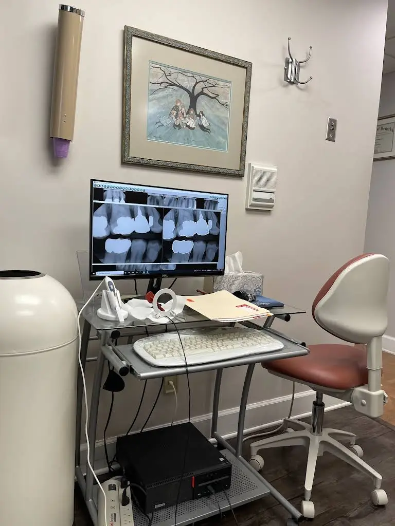 Meade & Meade DMD, PSC - Professional dental clinic exterior with modern facilities