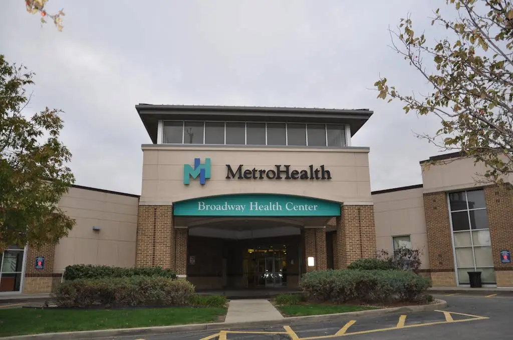 MetroHealth Broadway Health Center - Professional dental clinic exterior with modern facilities