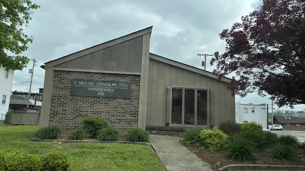 Stansbury Orthodontics - Professional dental clinic exterior with modern facilities