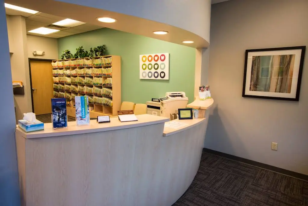 Hudec Dental - Professional dental clinic exterior with modern facilities
