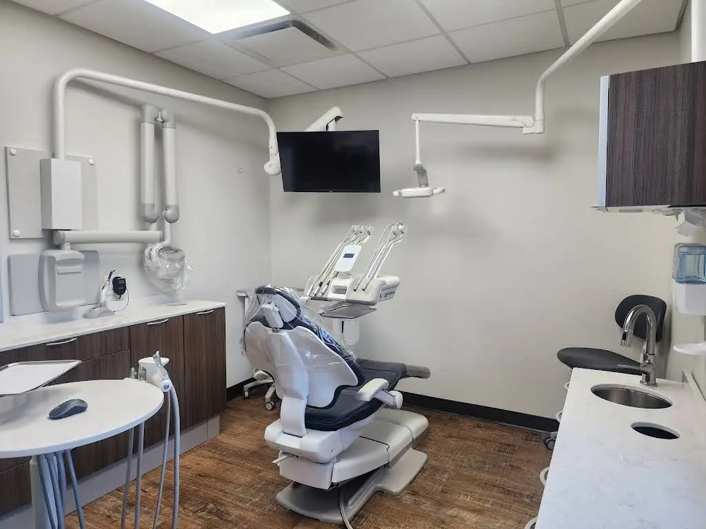 Jason D. Majors, DMD Family Dentistry - Professional dental clinic exterior with modern facilities
