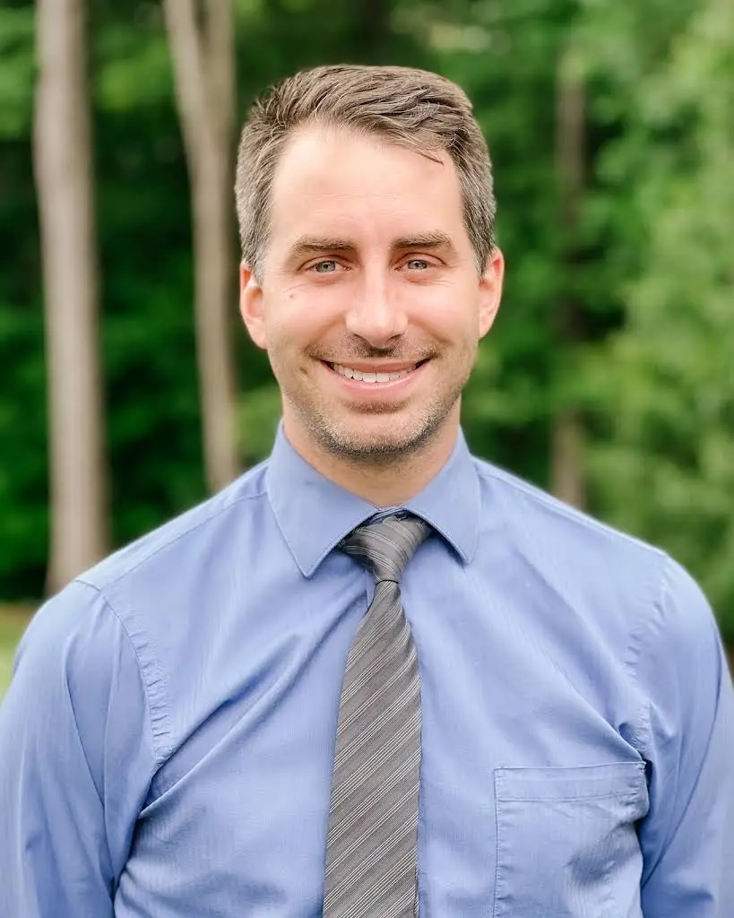 Ben Thompson, DMD Family Dentistry - Professional dental clinic exterior with modern facilities