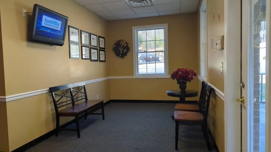 Hyden Pediatric Dentistry - Professional dental clinic exterior with modern facilities