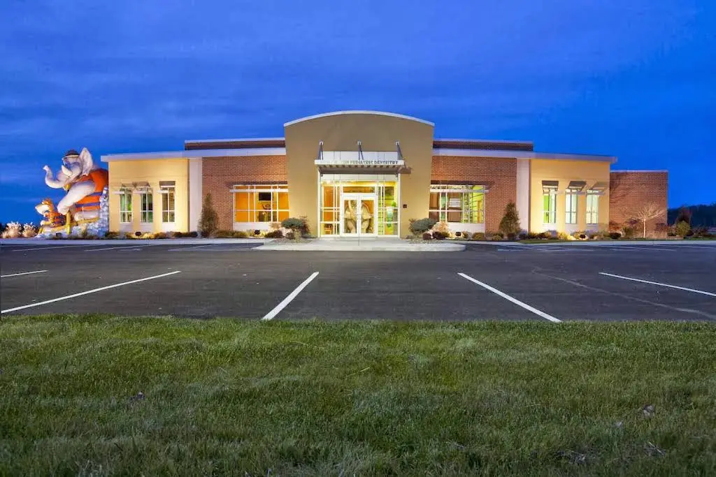 Teays Valley Pediatric Dentistry - Professional dental clinic exterior with modern facilities
