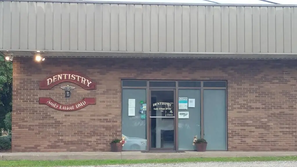 Andy Elliott DMD PSC - Professional dental clinic exterior with modern facilities