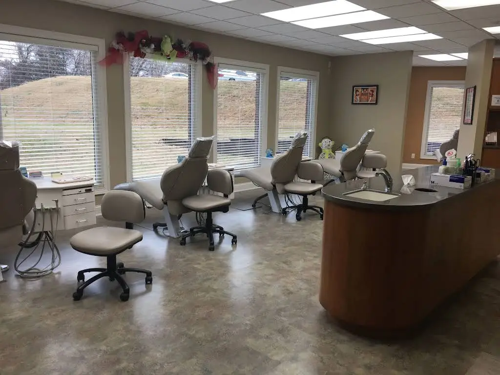 Jennings Orthodontics - Professional dental clinic exterior with modern facilities