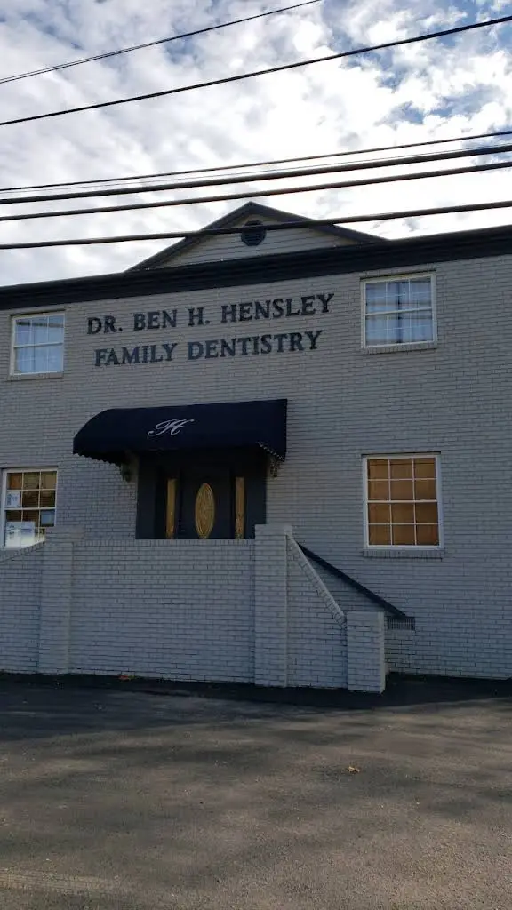 Dr. Ben H. Hensley DMD PSC - Professional dental clinic exterior with modern facilities