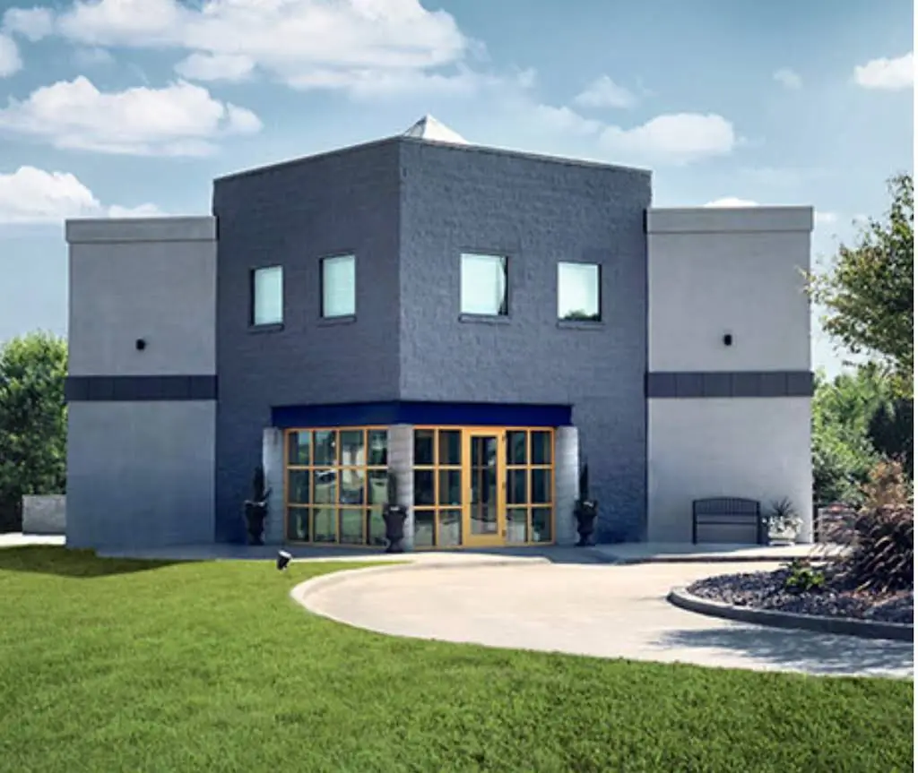 Steele Dental - Professional dental clinic exterior with modern facilities