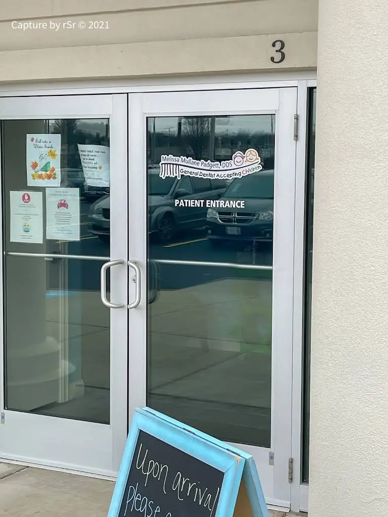 Melissa Mullane Padgett, D.D.S. - Professional dental clinic exterior with modern facilities