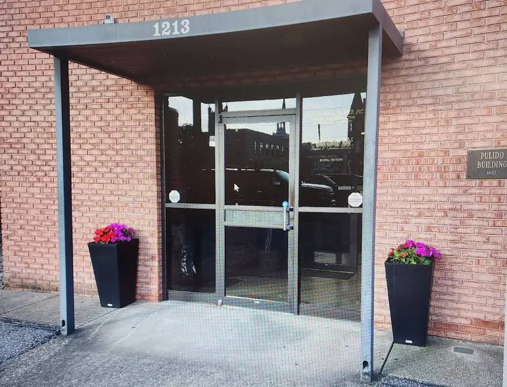 Drs. Monday & Graziani - Professional dental clinic exterior with modern facilities