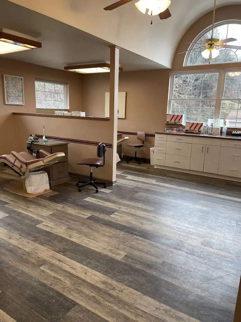 Contes Orthodontics - Professional dental clinic exterior with modern facilities
