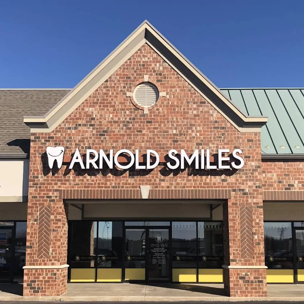 Arnold Smiles - Professional dental clinic exterior with modern facilities