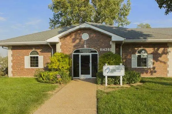 SleepWell St. Louis - Professional dental clinic exterior with modern facilities