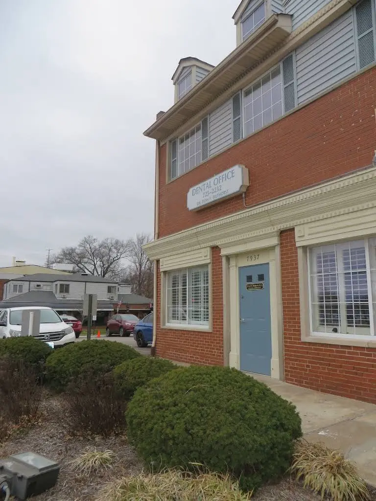 Lake Forest Dental - Professional dental clinic exterior with modern facilities