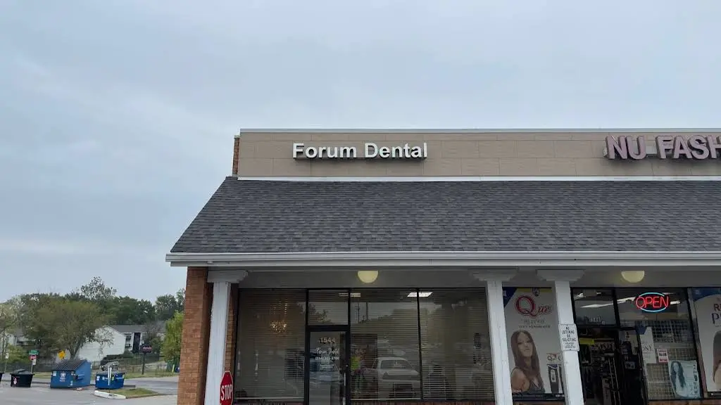 Forum Dental - St. Louis - Professional dental clinic exterior with modern facilities