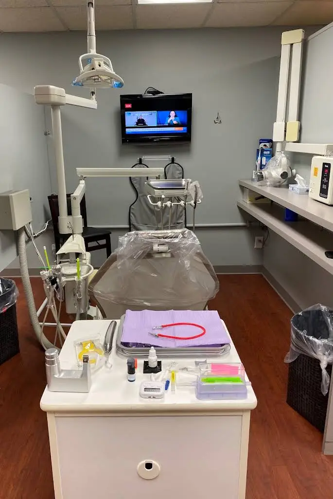Family Dentistry of Knoxville - Professional dental clinic exterior with modern facilities